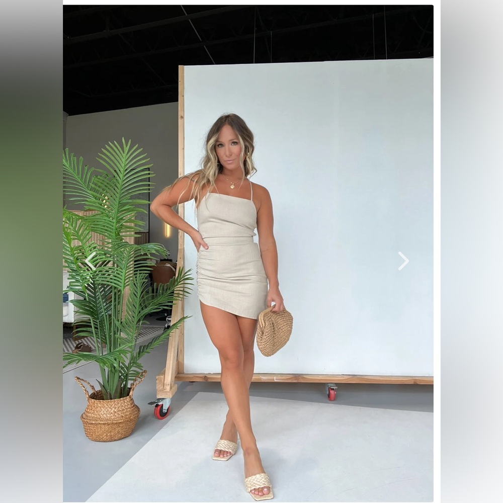 Size small.  Never worn.